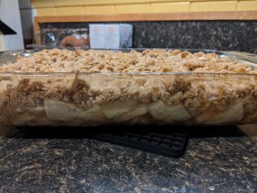 Warm apple crumble